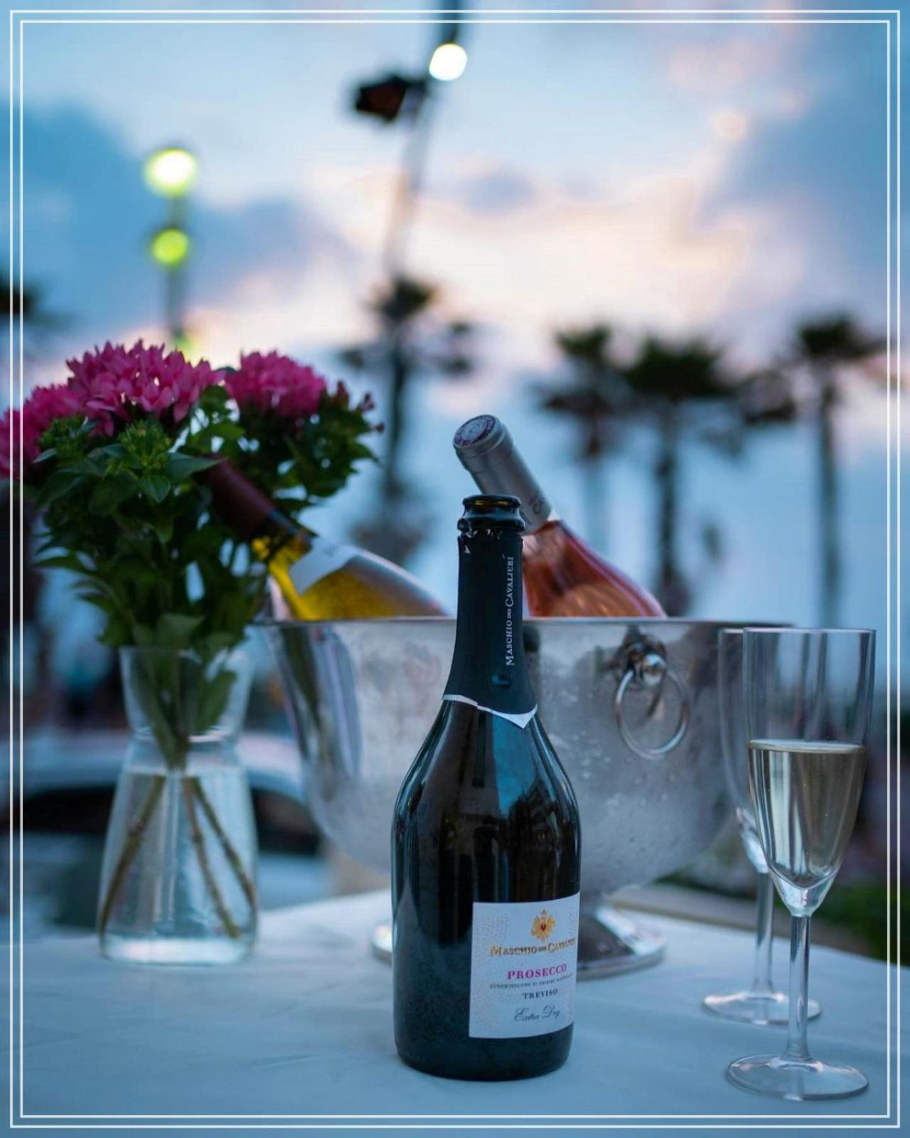 Bugrashov Beach 88 Hotel And Spa Тель-Авив Экстерьер фото